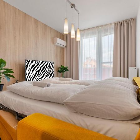 Lam Safari - Balcony - Ac - Free Parking Apartment บราติสลาวา ภายนอก รูปภาพ