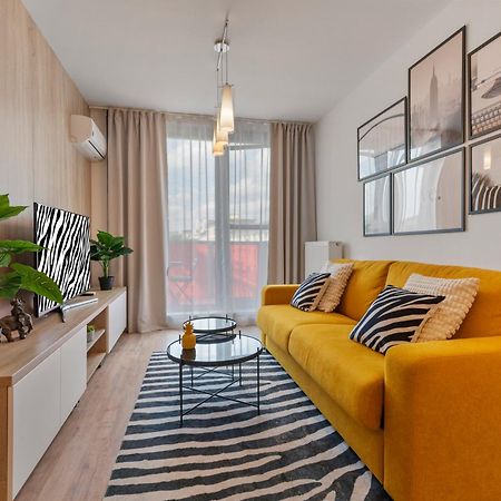Lam Safari - Balcony - Ac - Free Parking Apartment บราติสลาวา ภายนอก รูปภาพ