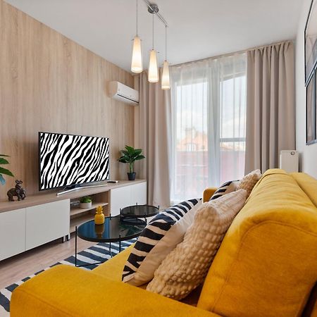 Lam Safari - Balcony - Ac - Free Parking Apartment บราติสลาวา ภายนอก รูปภาพ