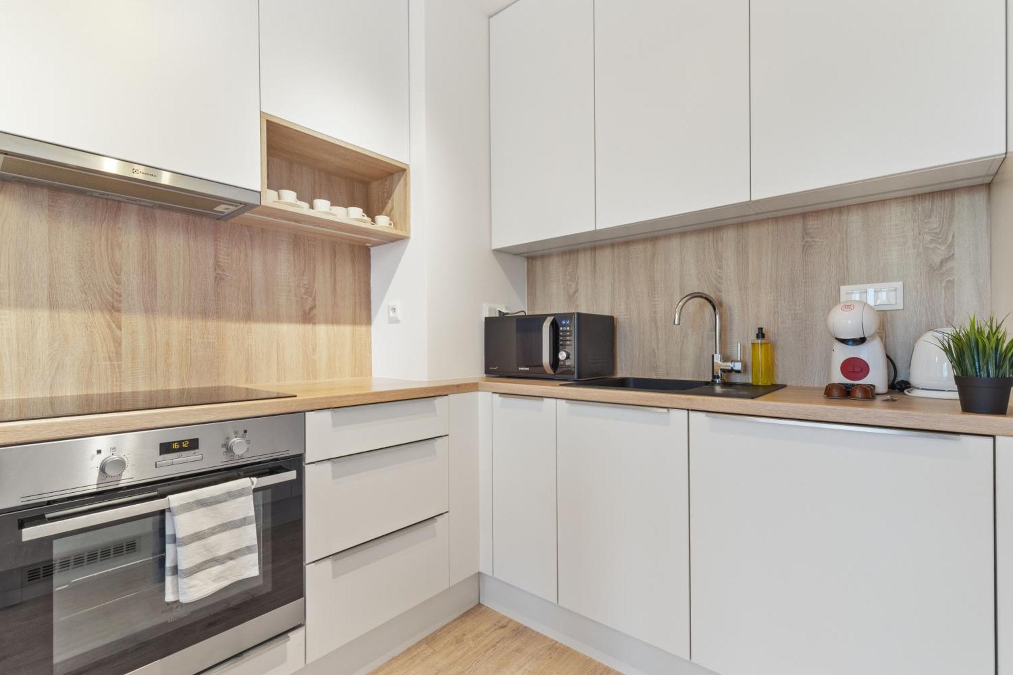 Lam Safari - Balcony - Ac - Free Parking Apartment บราติสลาวา ภายนอก รูปภาพ