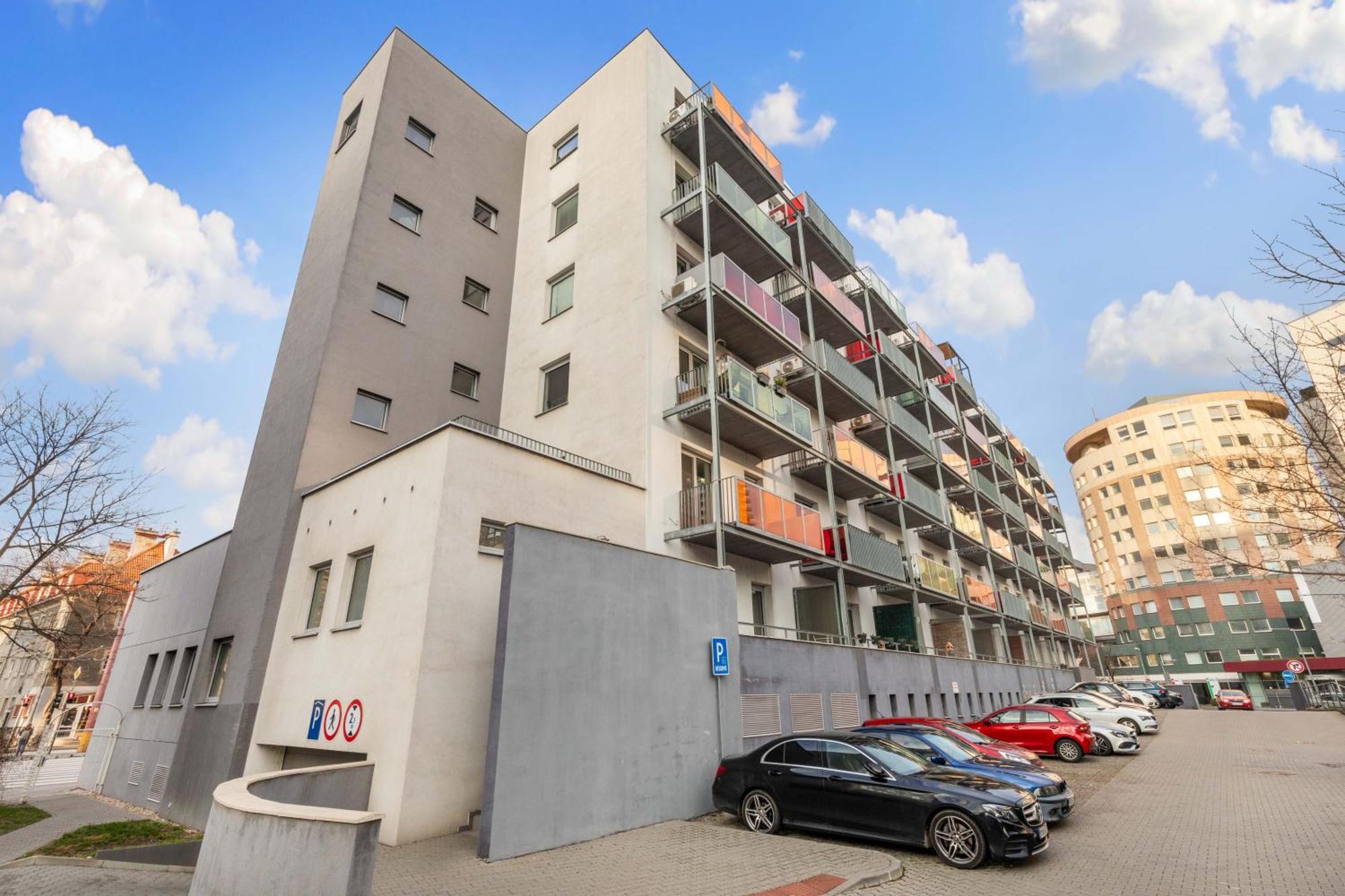 Lam Safari - Balcony - Ac - Free Parking Apartment บราติสลาวา ภายนอก รูปภาพ
