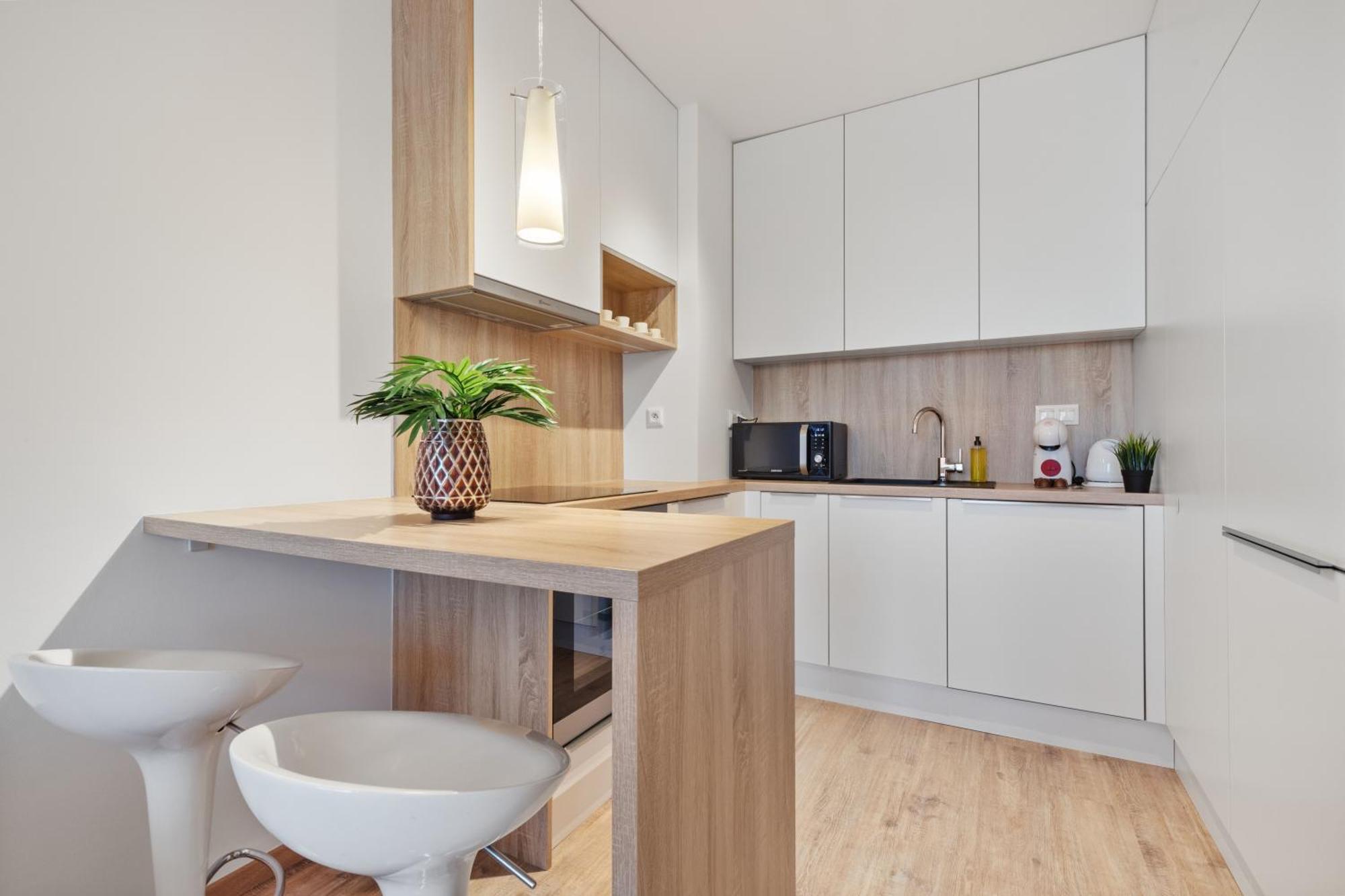 Lam Safari - Balcony - Ac - Free Parking Apartment บราติสลาวา ภายนอก รูปภาพ