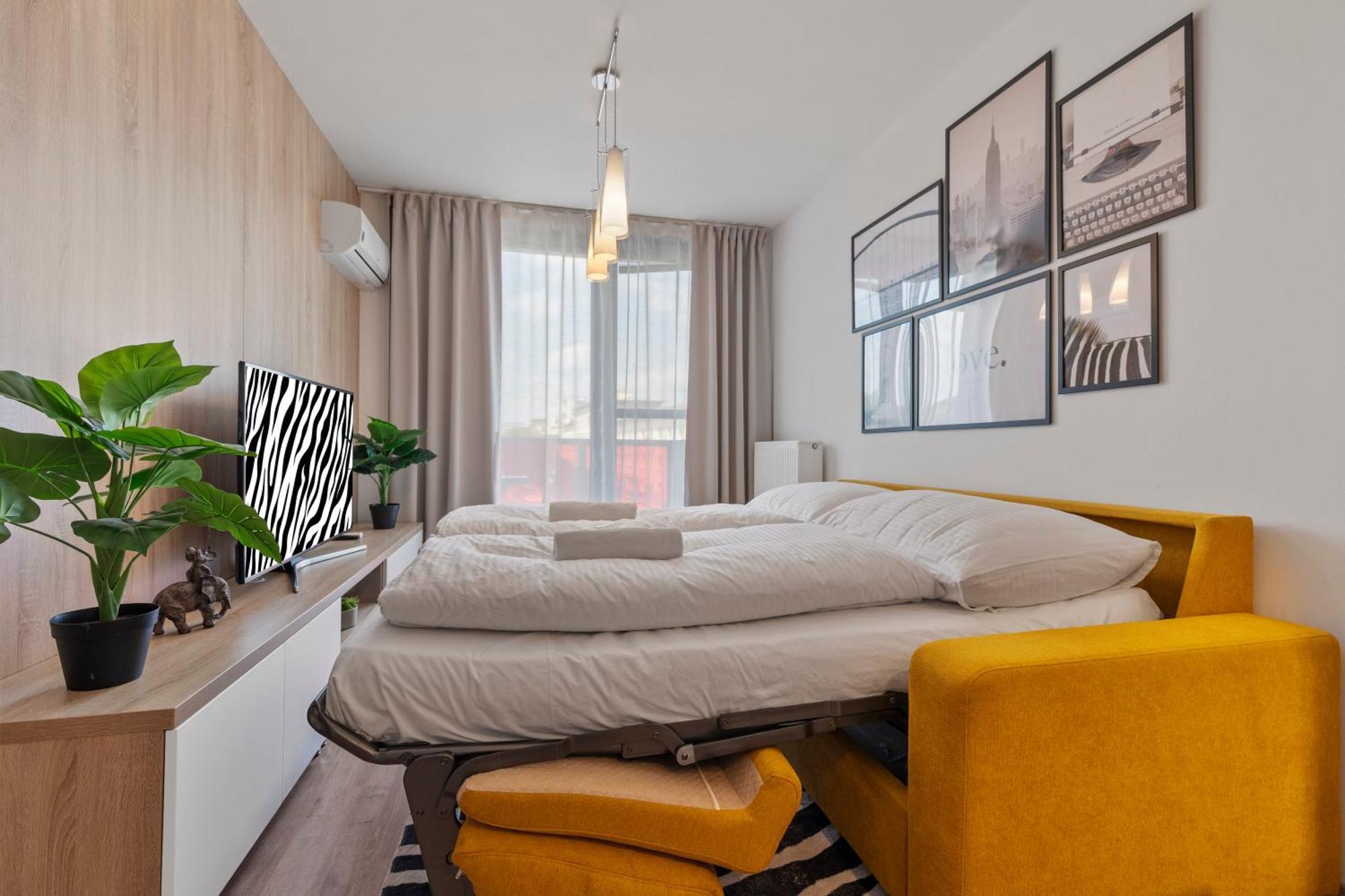 Lam Safari - Balcony - Ac - Free Parking Apartment บราติสลาวา ภายนอก รูปภาพ