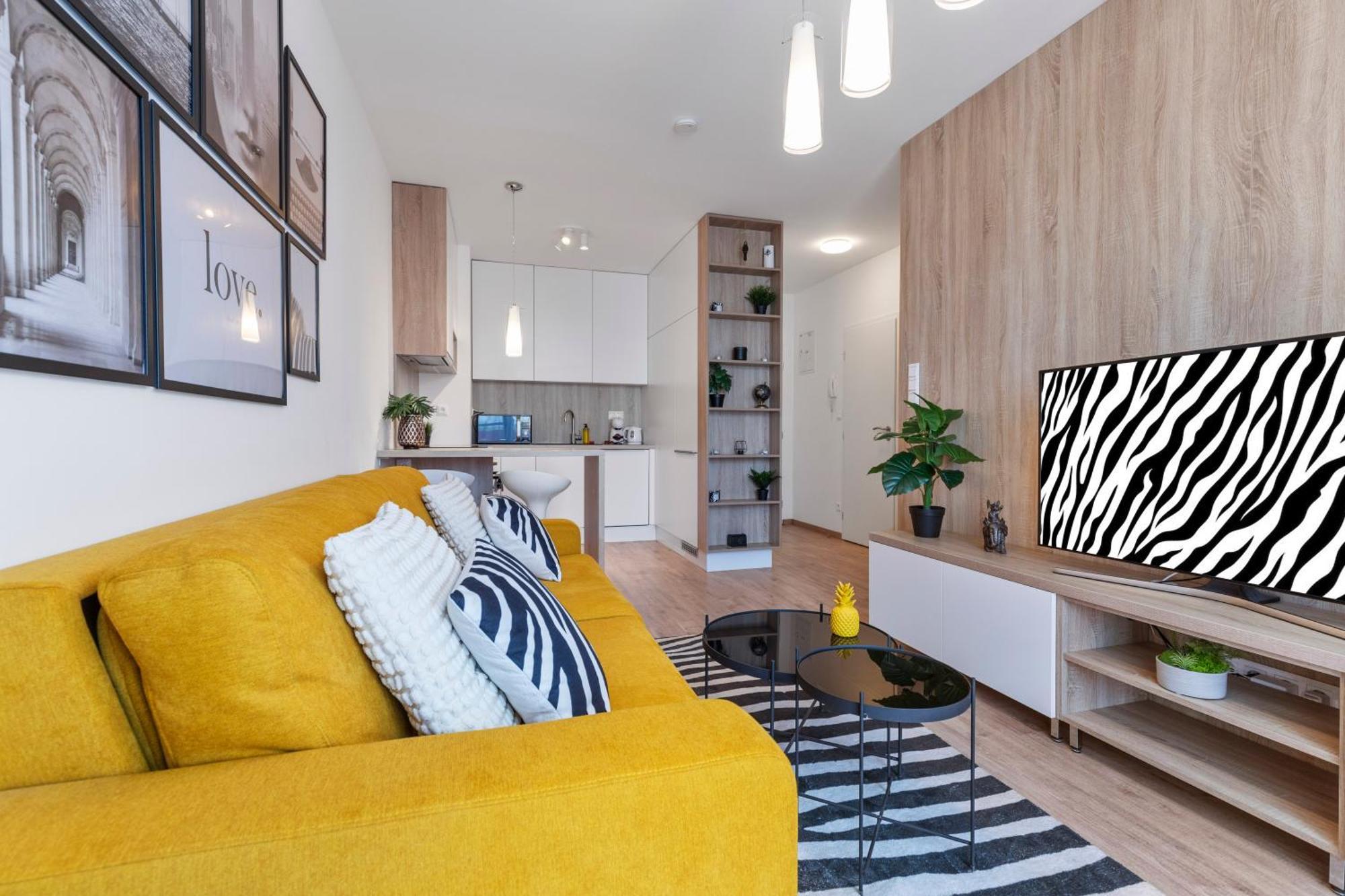 Lam Safari - Balcony - Ac - Free Parking Apartment บราติสลาวา ภายนอก รูปภาพ